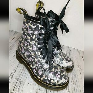 Dr. Martens Vintage Y2k Grunge Whimsygoth Floral Lace-Up Boots 5